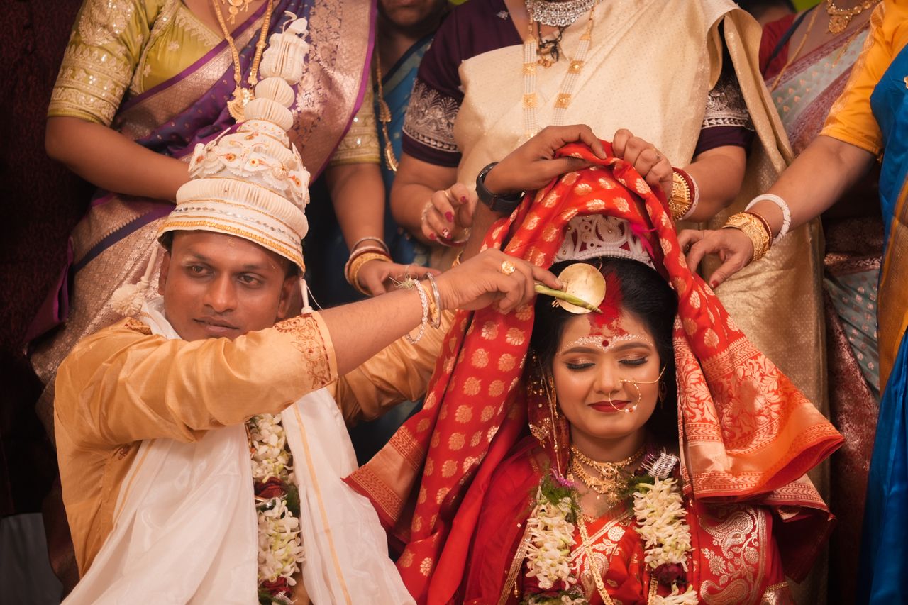 services-01 Colorful Indian wedding ceremony in Kolkata showcasing cultural customs and traditional attire.